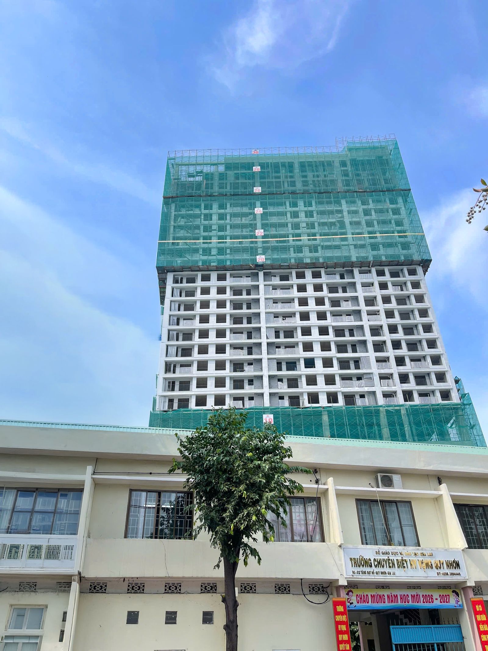 Tòa tháp Simona Heights Quy Nhơn đã cất nóc, đang hoàn thiện mặt ngoài tháng 9/2026
